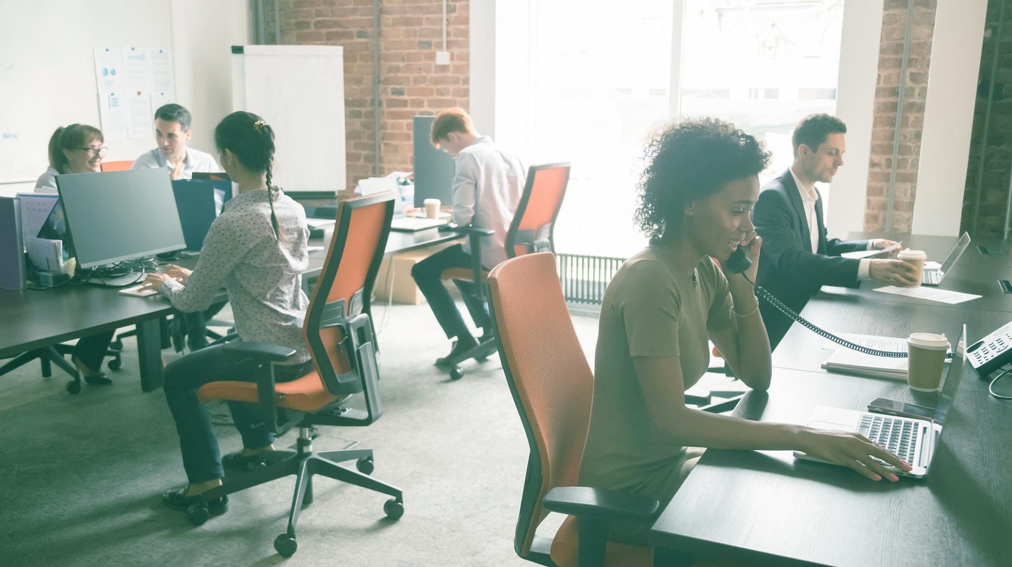 Experts bespreken financiële strategieën tijdens een webinar