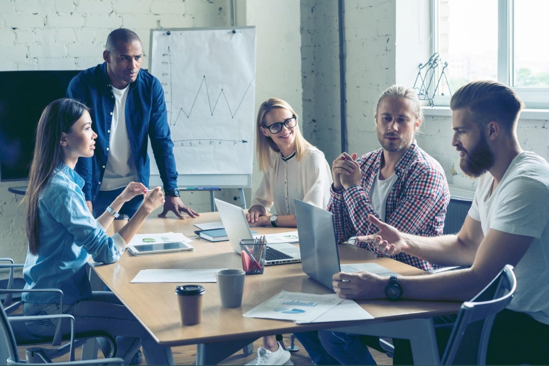 Serverinfrastructuur van frostplume — redundante distributie voor financiële webinars